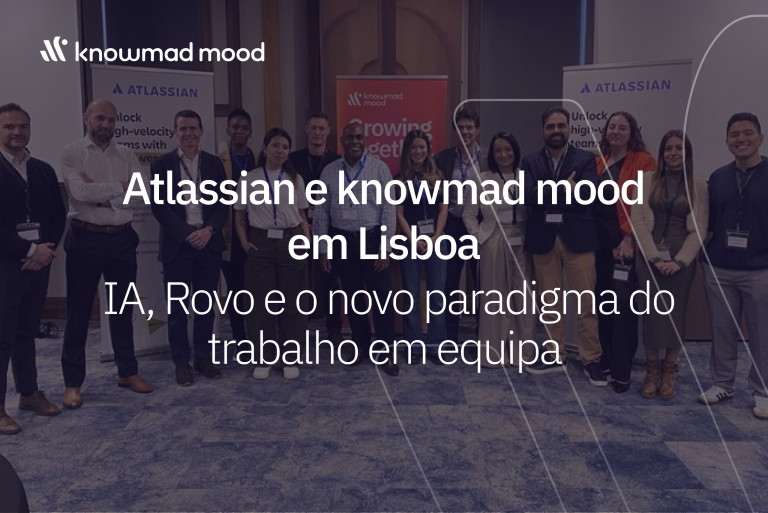 Foto di gruppo dell'evento Atlassian e knowmad mood a Lisbona, con partecipanti e organizzatori riuniti per discutere IA, cloud e lavoro distribuito.
